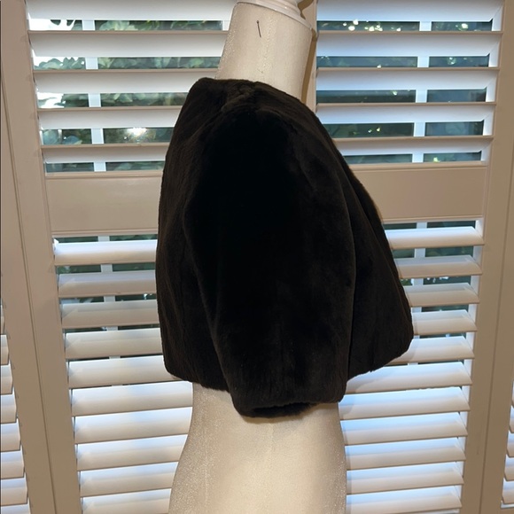 Stylish Chocolate Fur (Nutria) Capelet - Picture 2 of 11